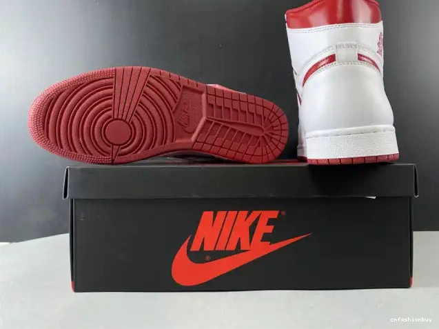 555088-103 Metallic Jordan (2017) 1 Red Retro Air 0527